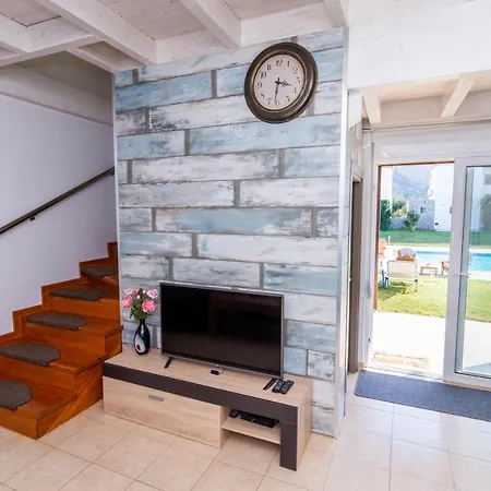 Posidonia Luxury Kolympia Villa *